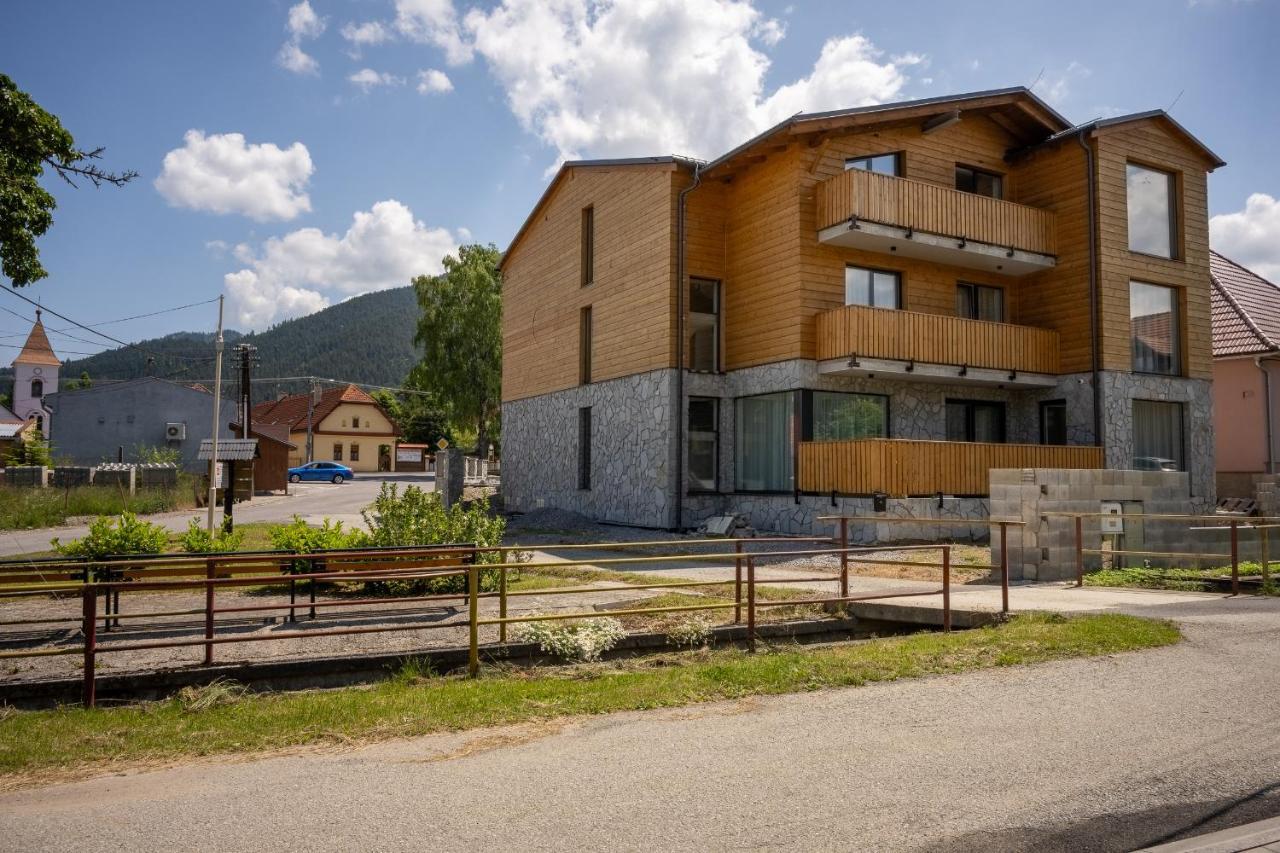 Berg Liptov Hotell Liptovský Mikuláš Exteriör bild