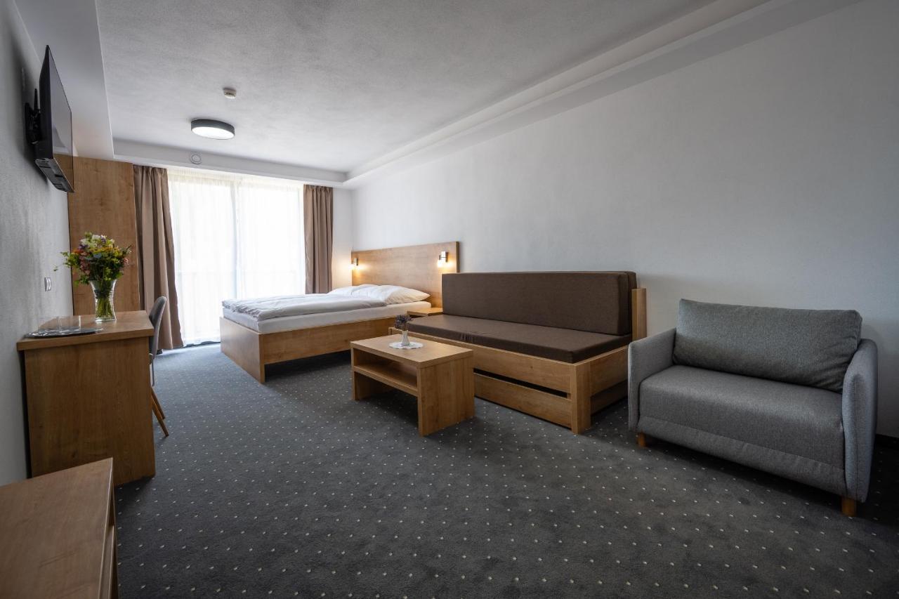 Berg Liptov Hotell Liptovský Mikuláš Exteriör bild