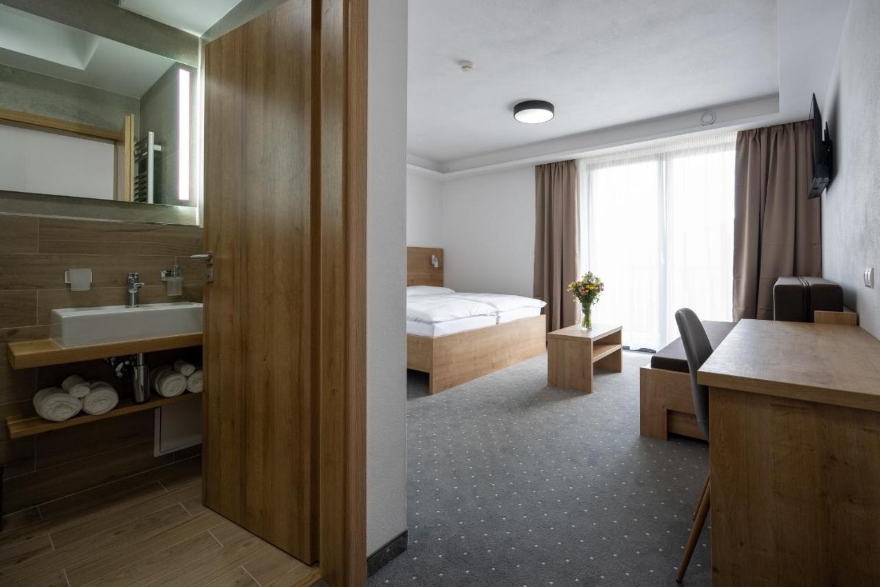 Berg Liptov Hotell Liptovský Mikuláš Exteriör bild