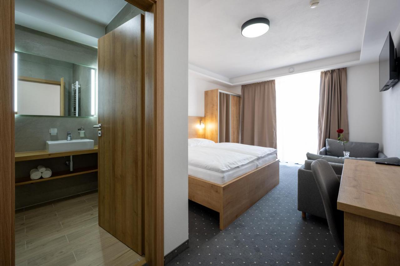 Berg Liptov Hotell Liptovský Mikuláš Exteriör bild