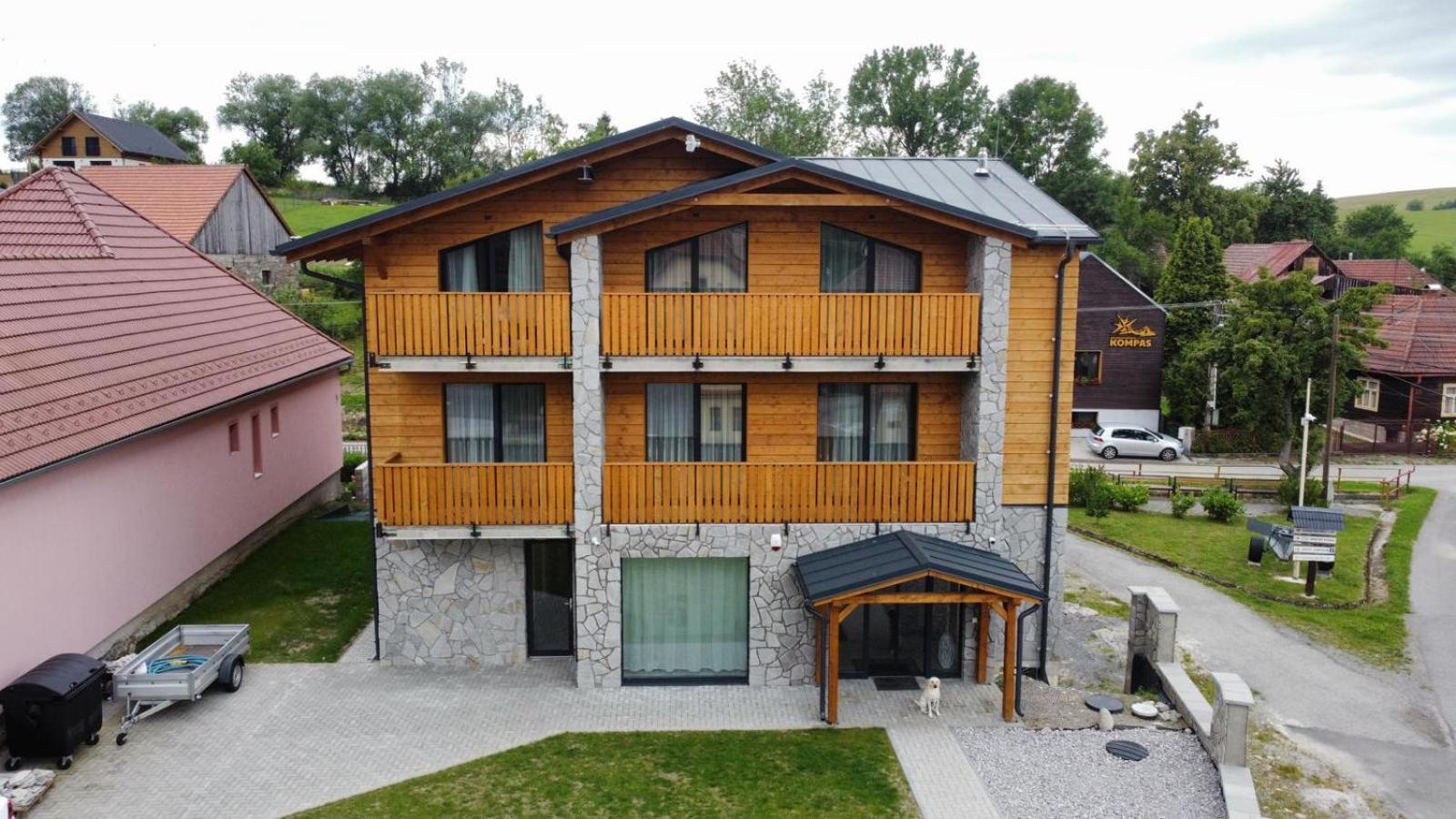 Berg Liptov Hotell Liptovský Mikuláš Exteriör bild