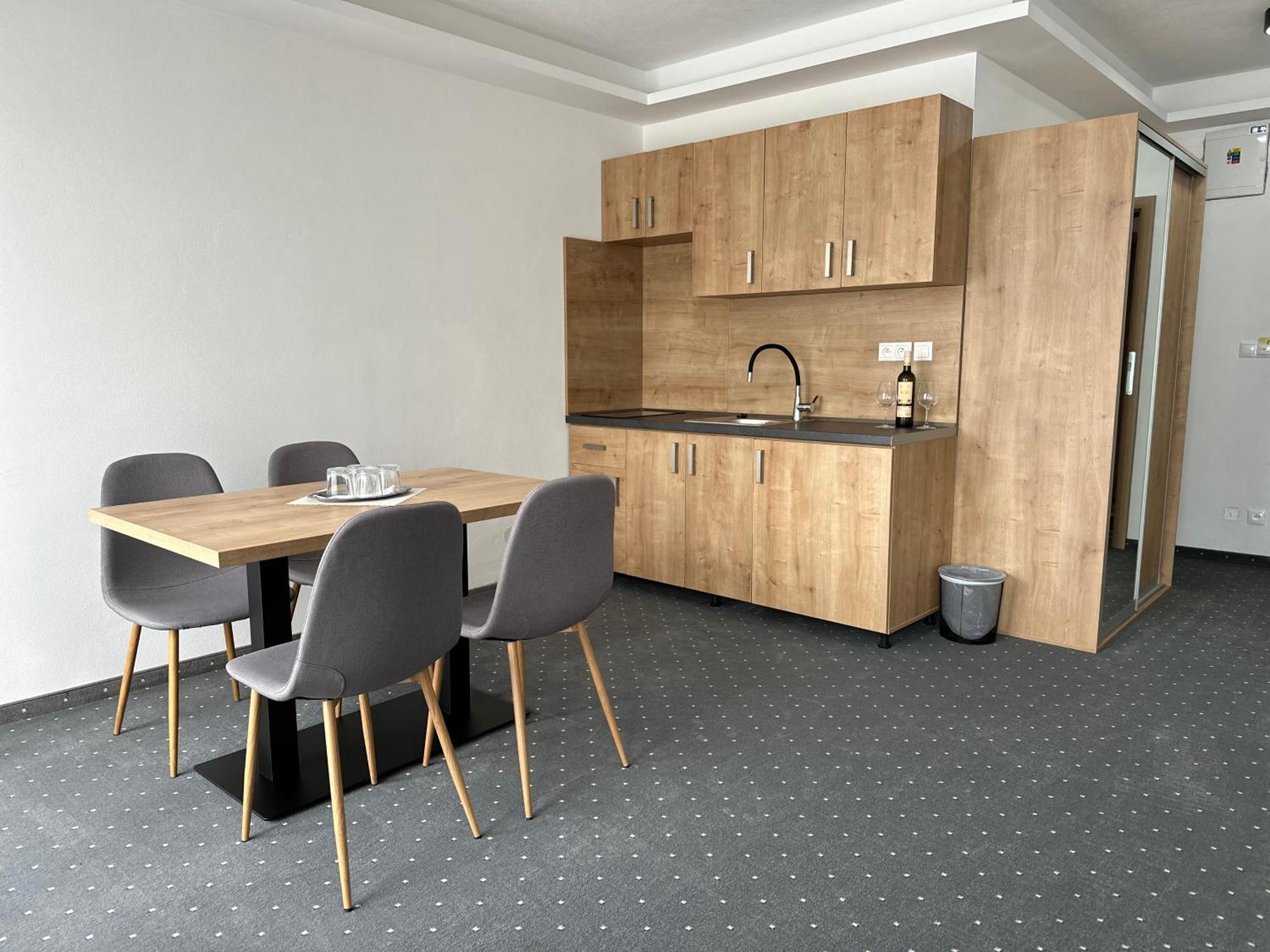 Berg Liptov Hotell Liptovský Mikuláš Exteriör bild